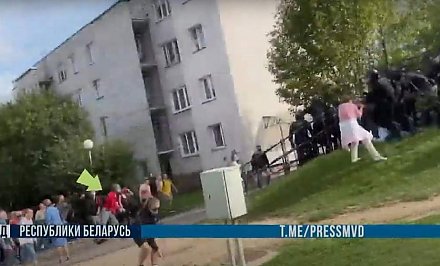 В Гродно во время несанкционированной акции школьник бросал камни в ОМОН. Возбуждено уголовное дело