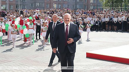Александр Лукашенко призывает учеников получать в школе максимум знаний
