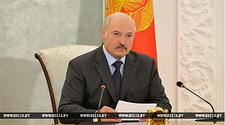 "Жесткий и принципиальный разговор" - Александр Лукашенко требует активизировать усилия на уборке урожая (Обновлено)