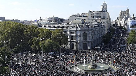 В Мадриде сотни тысяч людей протестуют против политики здравоохранения