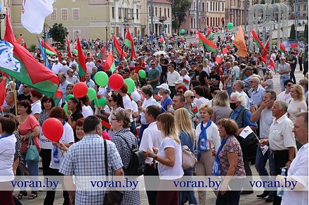 «За независимость, мир и спокойствие!» Вороновчане присоединились к акции «За Беларусь!», которая прошла в Гродно
