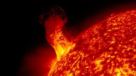 На Солнце произошла мощнейшая вспышка за последние 6 лет