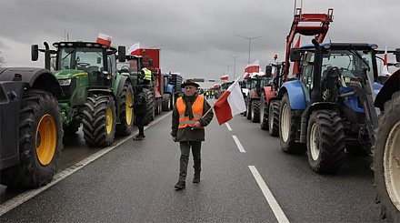 Фермеры со всей Польши проводят "Звездный марш" протеста в Варшаве