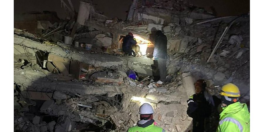 Спасатели извлекли из-под завалов в Турции мужчину спустя 160 часов после ЧП