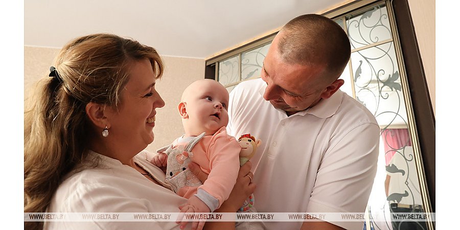 Александр Лукашенко: День матери олицетворяет величие духовной силы и святость материнства как бесценного источника жизни