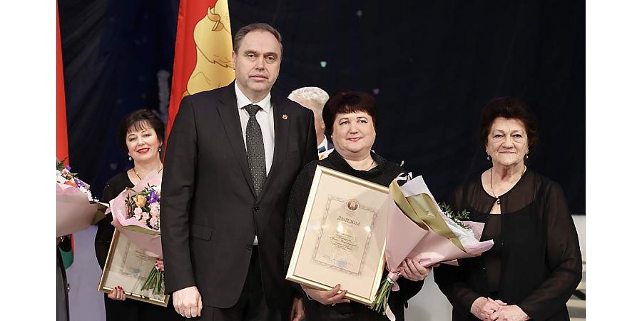 ФОТОФАКТ: в областном драмтеатре состоялось торжественное вручение премии А.И. Дубко в области культуры.