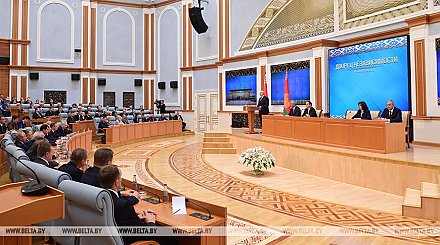 Лукашенко проводит встречу с политическим активом страны