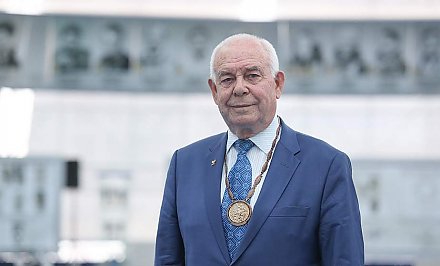 Глава НОК поздравил Сергея Макаренко с 85-летием