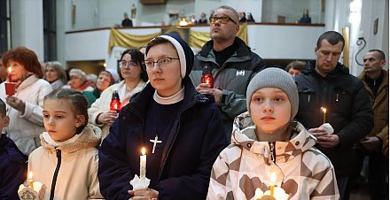Католики празднуют Светлое Христово Воскресение - Пасху