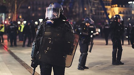 Во время Национального праздника во Франции задержаны около 100 человек