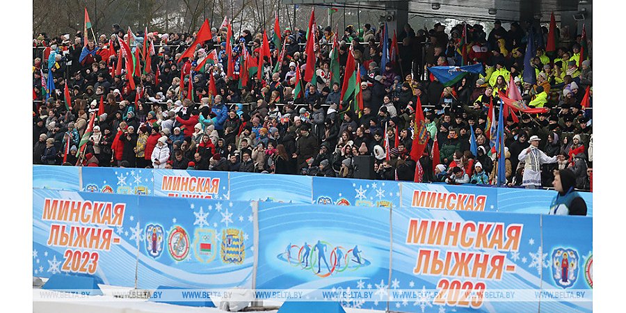 Александр Лукашенко принимает участие в спортивном празднике "Минская лыжня"