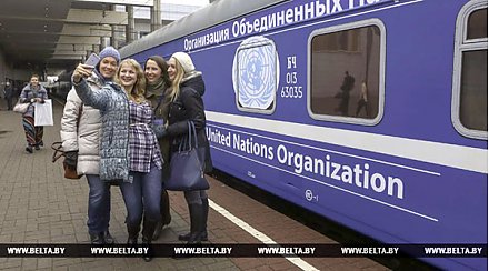 Поезд "Экспресс ООН-70" возвращается в Минск после остановок в областных городах