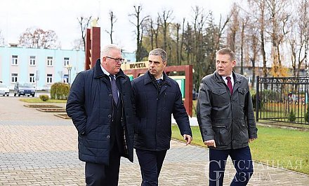 Министр образования Республики Беларусь Игорь Карпенко в рамках рабочей поездки в Гродненскую область посетил Свислочский район