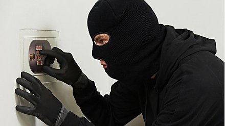 Неизвестный украл сейф из офиса фирмы в Вороновском районе