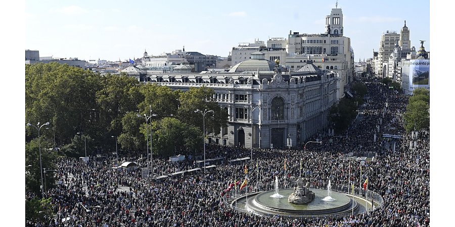 В Мадриде сотни тысяч людей протестуют против политики здравоохранения