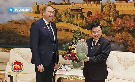 Во время визита в провинцию Ганьсу Владимир Караник дал интервью китайскому информационному ресурсу «Новая медиа»