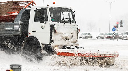 МВД: водителям запрещается опережать снегоуборочную технику