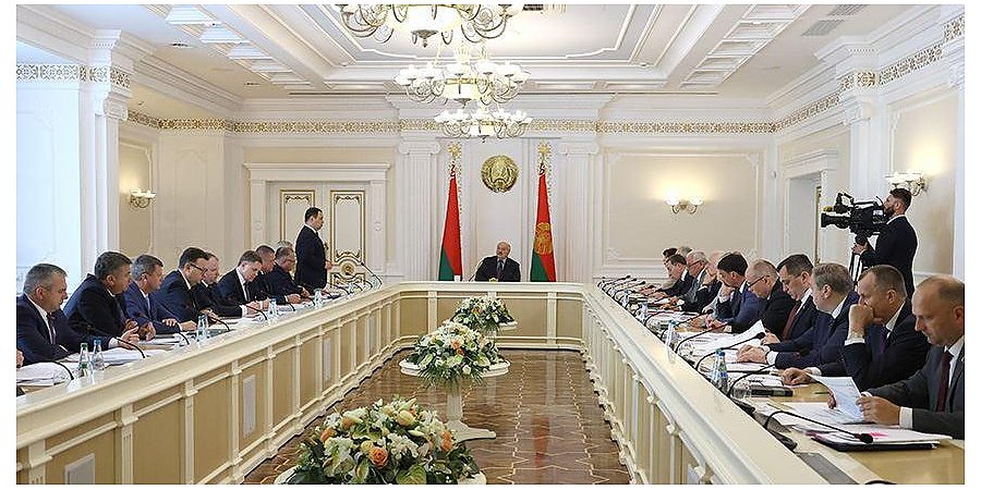 Александр Лукашенко оценил работу экономики: "Пока слабый задел для выполнения заданий даже за полугодие"