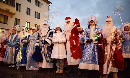 ФОТОФАКТ: Шествие Дедов Морозов в Гродно