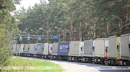 Очереди на границе - более 2,2 тыс. фур ожидает выезда из Беларуси в ЕС