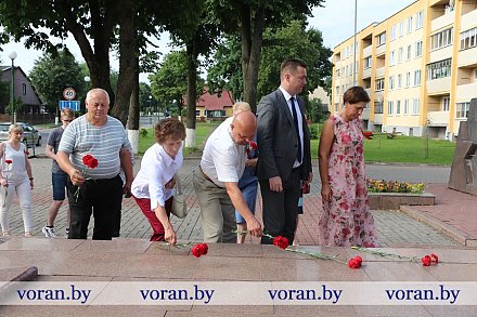Сегодня, 11 июля, в день освобождения г.п. Вороново от немецко-фашистских захватчиков почтили память воинов, отдавших свои жизни за Родину