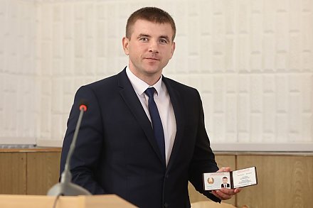 Дмитрий Захарчук утвержден в должности председателя Вороновского райисполкома на сессии районного Совета депутатов