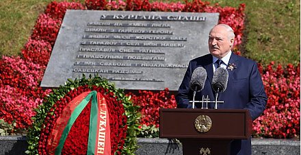 Выступление Александра Лукашенко на церемонии возложения венка и цветов в мемориальном комплексе "Курган Славы"