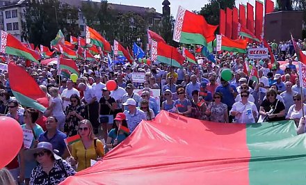 Митинг "Не дадим развалить страну!" в Гродно