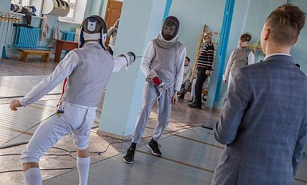 Юные мастера шпаги и рапиры: в Гродно проходит детский областной турнир по фехтованию