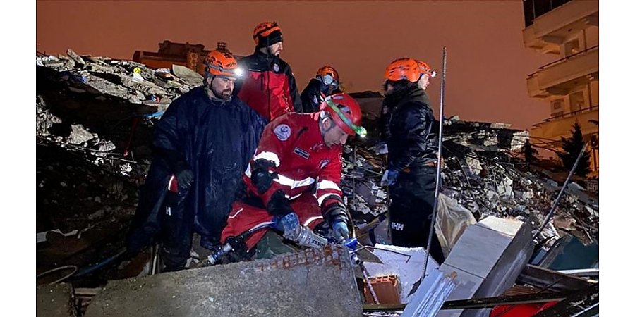 В Турции число погибших в результате землетрясений превысило 24 тыс.