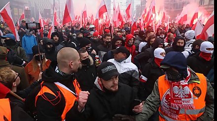 В Варшаве полиция применила газ и оружие против участников марша независимости