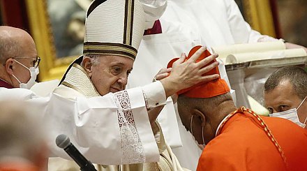 Папа Римский впервые возвел в сан кардинала афроамериканца