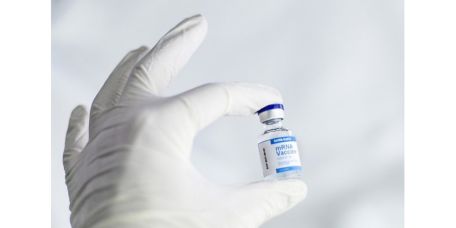 В вакцине Pfizer обнаружили резиновую крошку