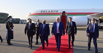 Александр Лукашенко прилетел в Баку. Президенты Беларуси и Азербайджана встретились за неформальным ужином
