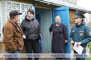 300 домовладений посетили работники Вороновского РОЧС в первые два дня акции «За безопасность вместе!»