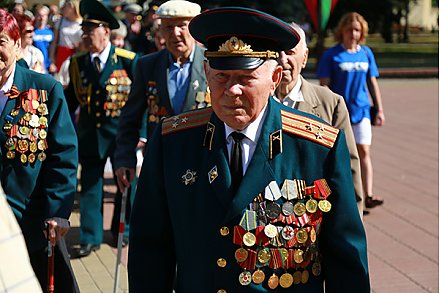 Безлимит ко Дню Независимости: белорусские ветераны смогут бесплатно звонить во все сети и за границу
