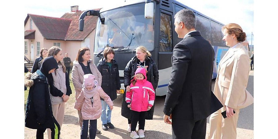 «Спасибо белорусам за помощь и теплый прием». Участники детского ансамбля из Молдовы, которых поляки и литовцы двое суток не пропускали через границу, отправились домой