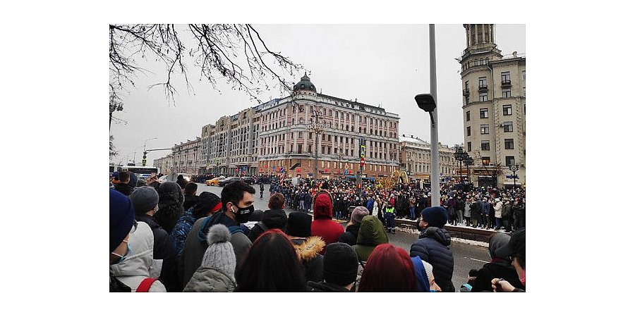 Протесты в России: участники блокировали улицы и провоцировали ОМОН