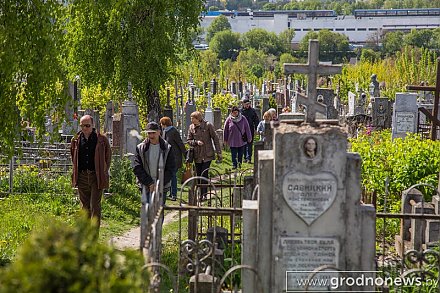 Минздрав рекомендует воздержаться от посещения кладбищ на Радоницу