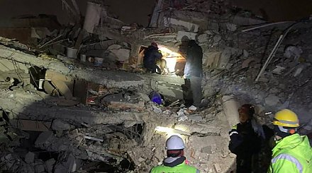 Спасатели извлекли из-под завалов в Турции мужчину спустя 160 часов после ЧП