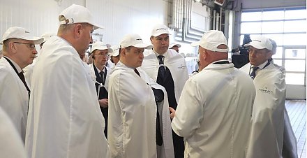 Роман Головченко посетил завод "Праймилк" в Щучине