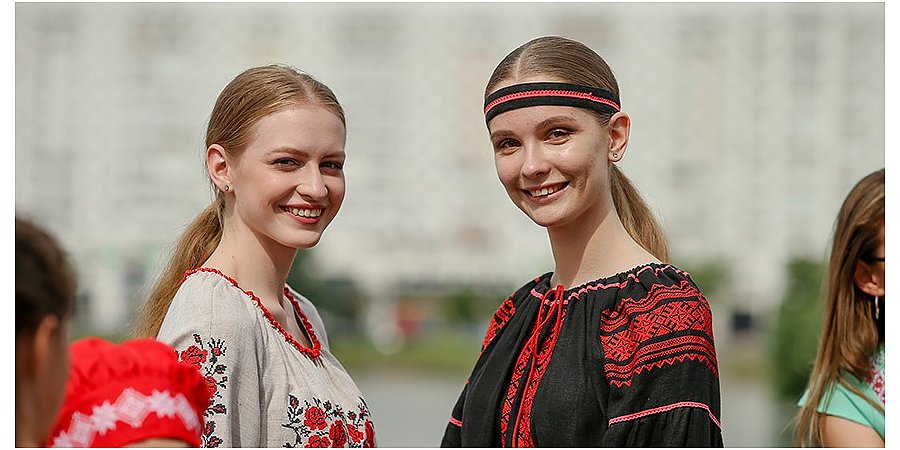 Фотоконкурс "Сэлфі&фота з вышыванкай" стартует в Беларуси 1 июня
