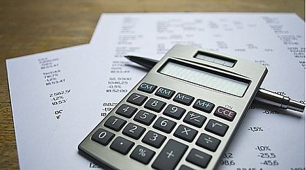 Налоговая льгота для физлиц при проведении безналичных расчетов продлевается до 1 января 2021 года