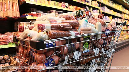 Больше всего средств белорусы тратят на питание и покупку непродовольственных товаров - Белстат