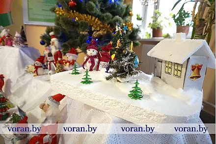 Учреждения образования Вороновщины удивляют новогодним декором (Дополнено)