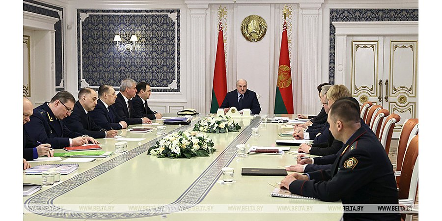 Возможные законодательные изменения с учетом внутриполитической ситуации обсудили на совещании у Лукашенко