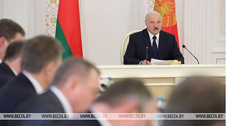 Александр Лукашенко проводит с руководством Совета Министров совещание по экономическим вопросам