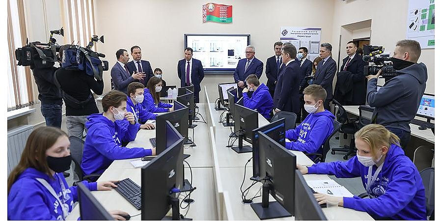 Роман Головченко: государство продолжит поддерживать все формы развития и обучения талантливой молодежи