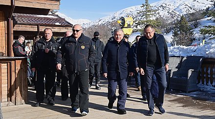 Александр Лукашенко и Шавкат Мирзиёев посетили горнолыжный комплекс под Ташкентом