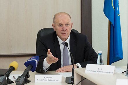 В Вороново прошла пресс-конференция председателя облисполкома Владимира Кравцова